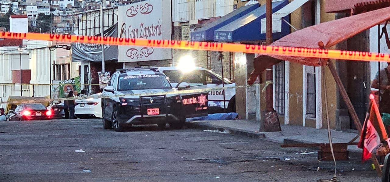 Un hombre fue apuñalado y perdió la vida en la 18 Norte y la privada de la 2 Oriente, frente al mercado La Acocota en la ciudad de Puebla.