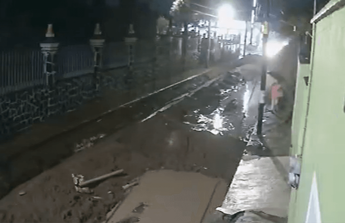 Colapse barda y arrastra a una mujer en San Pedro Cholula.