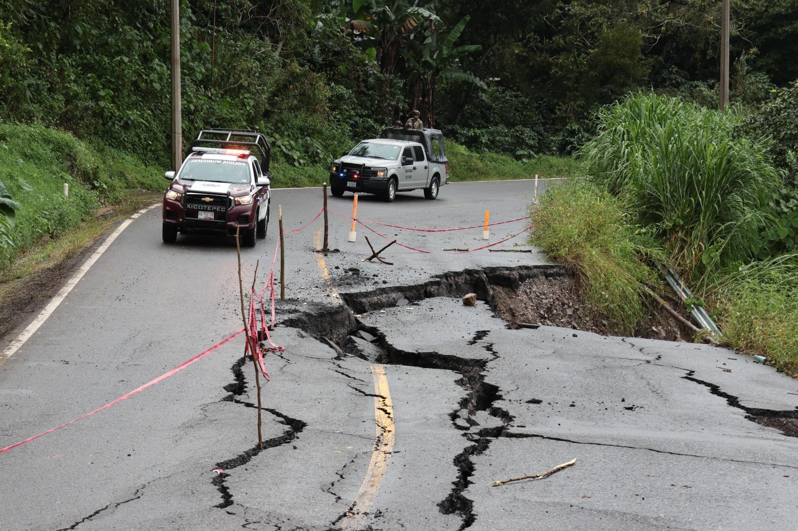 Deslave en la carretera hacia Ávila Camacho, en Xicotepec, Puebla.
