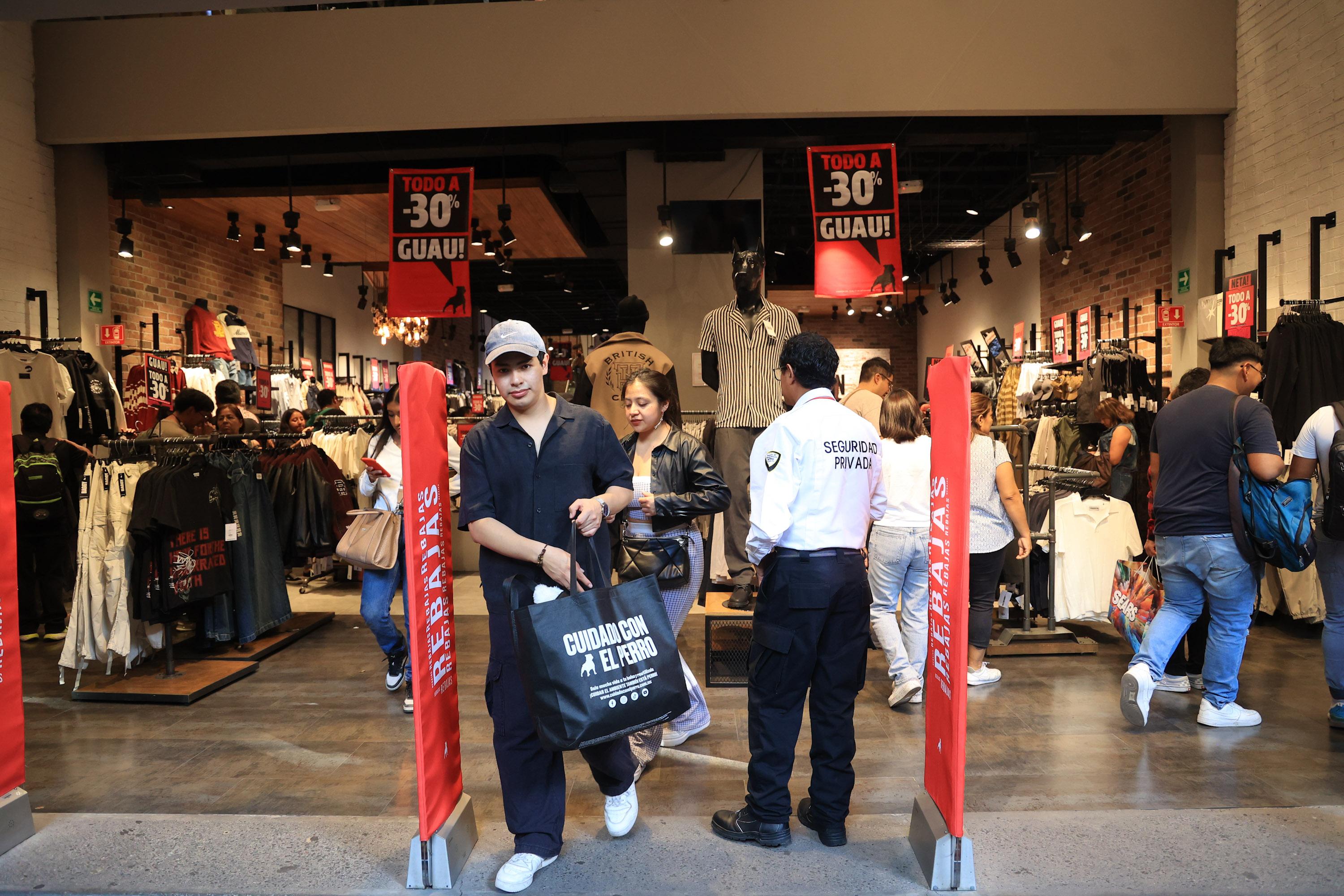 Último día de El Buen Fin en centros comerciales de Puebla.