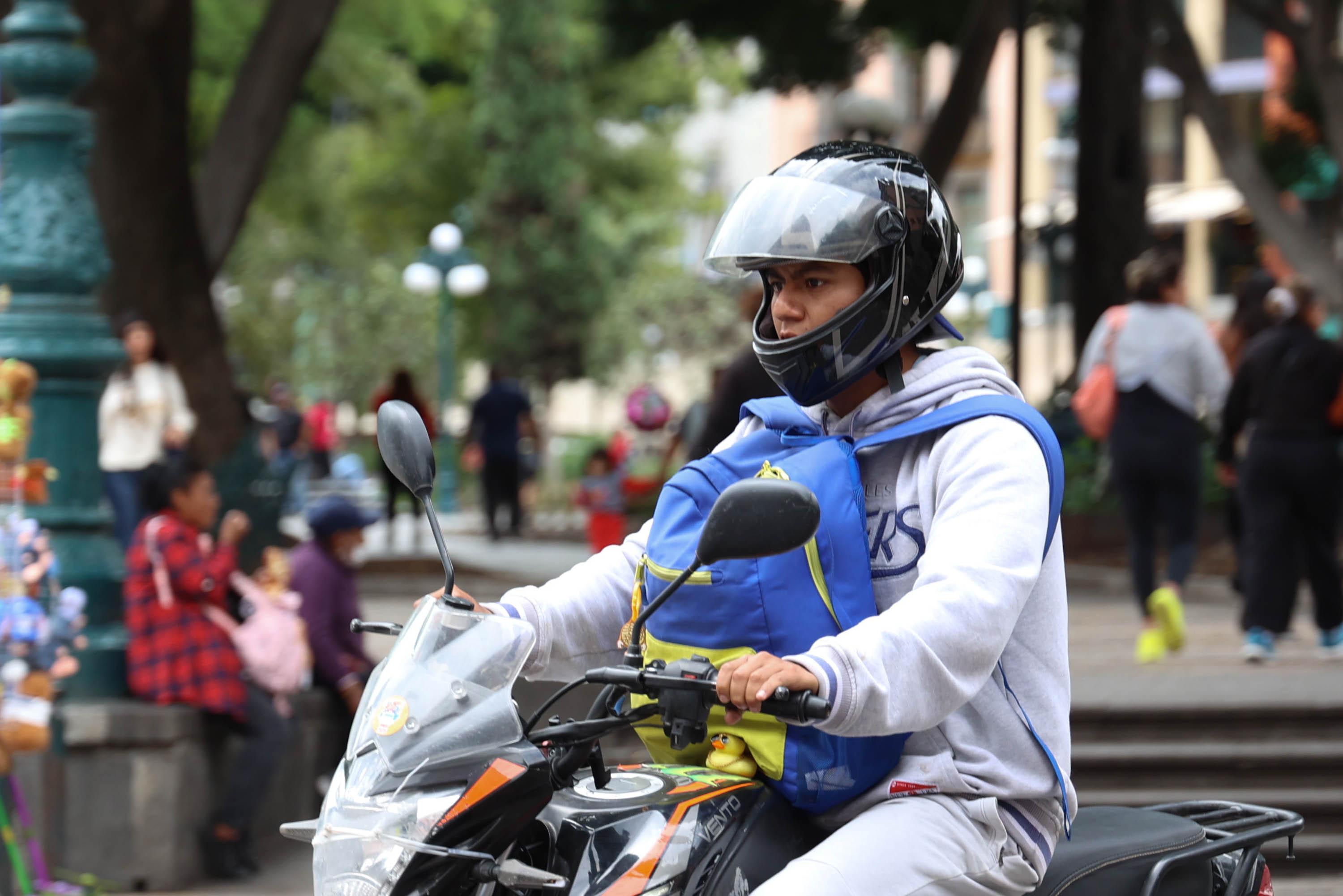 En marzo del 2026 entrará en vigor nueva disposición que obliga a las y los motociclistas a portar casco con holograma oficial en el estado de Puebla.