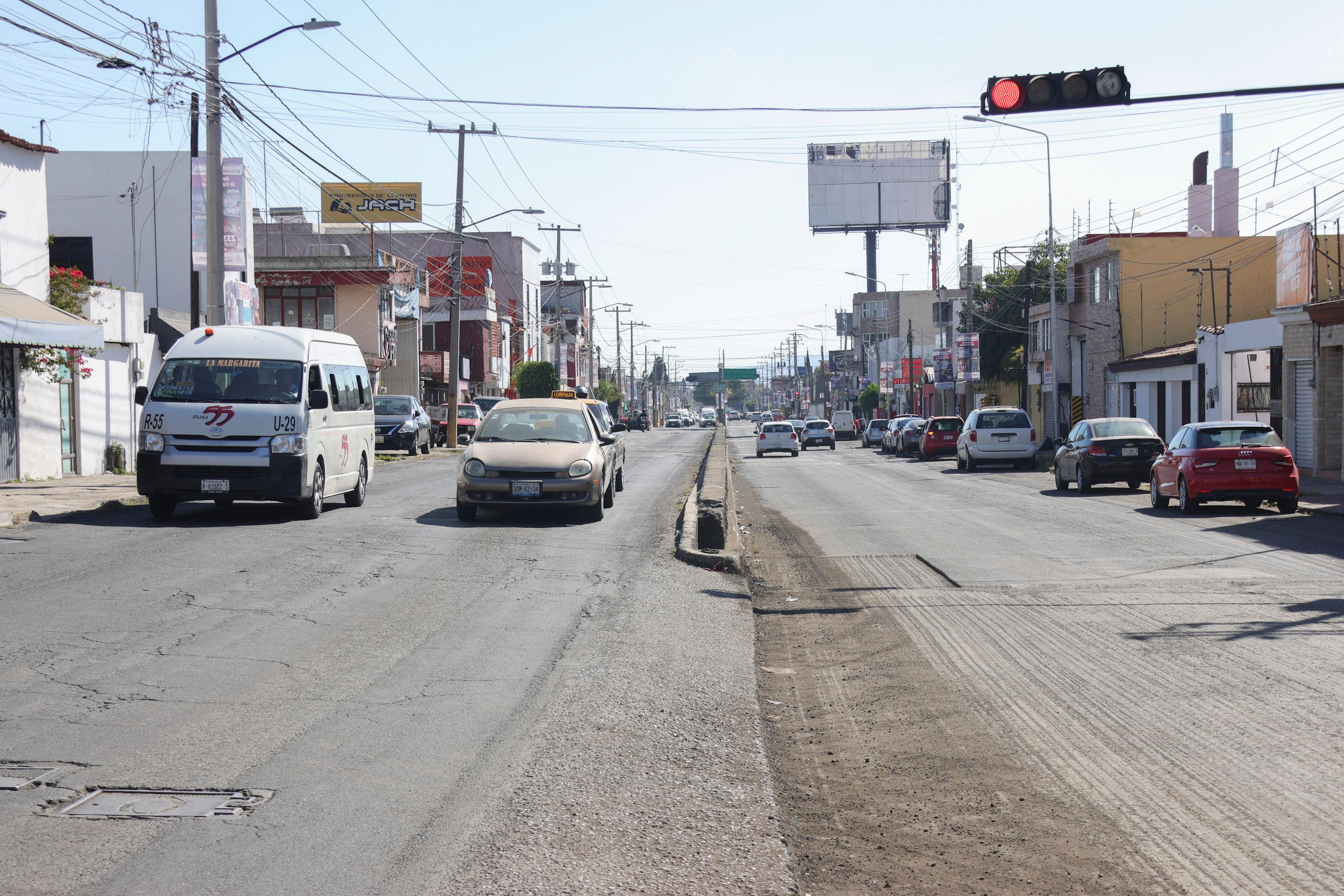 Trabajos de rehabilitación en la calle 24 Sur en la ciudad de Puebla.