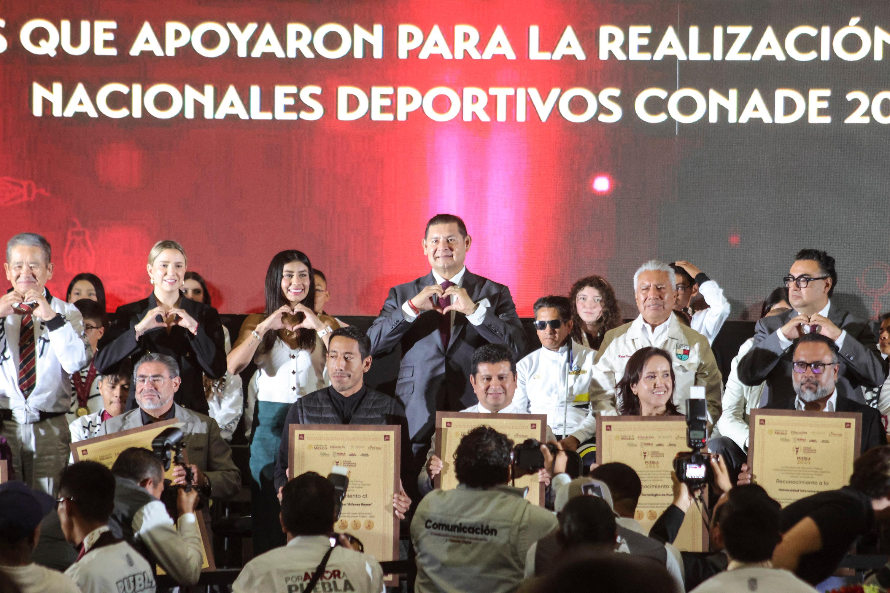 Puebla reconoce a sus deportistas.