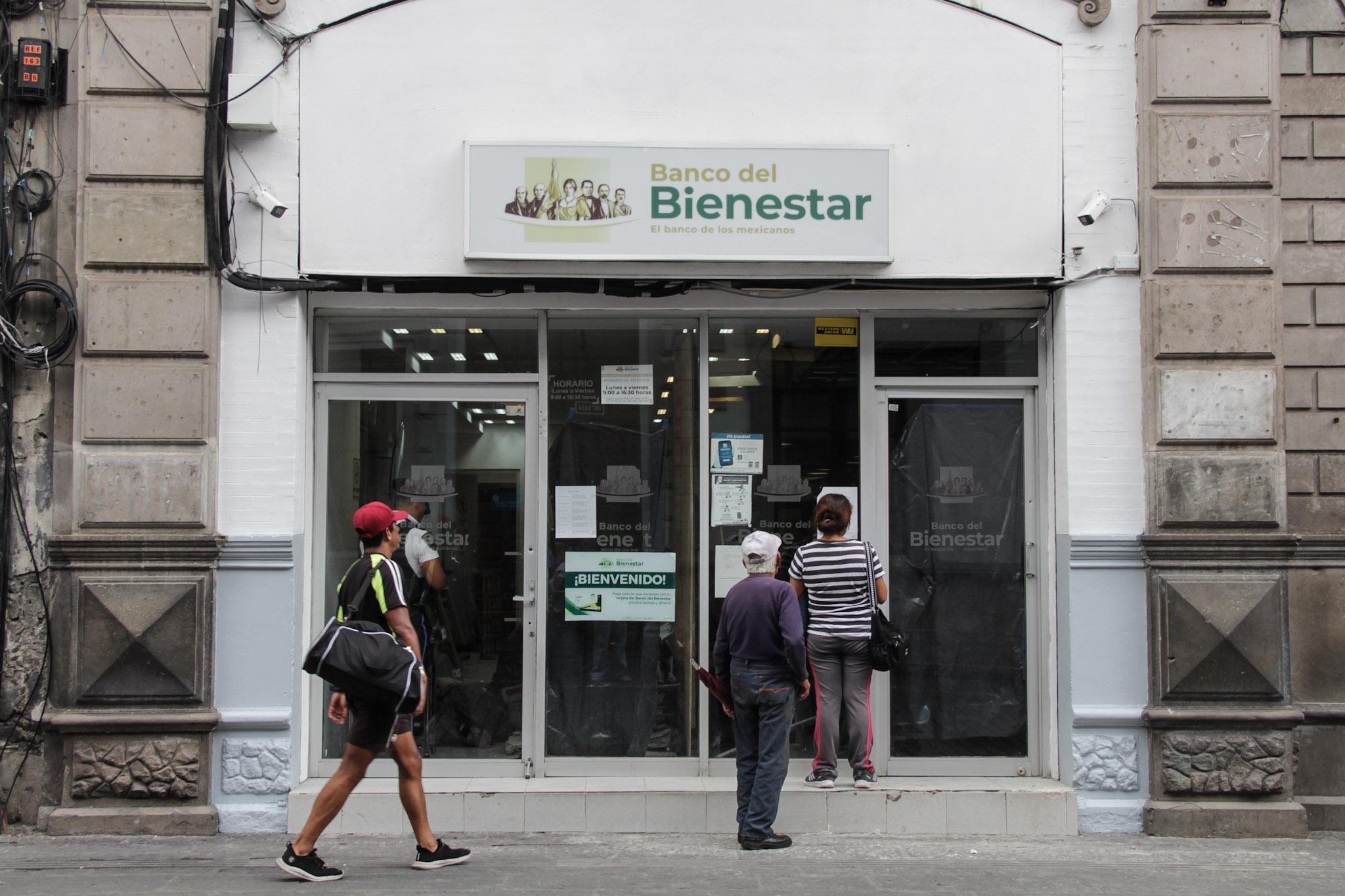 Después de hacer un retiro en el Banco del Bienestar, una mujer fue asaltada en el centro de Puebla 