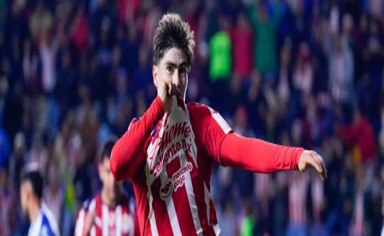 Armando González sigue entregando buenas cuentas con Chivas.