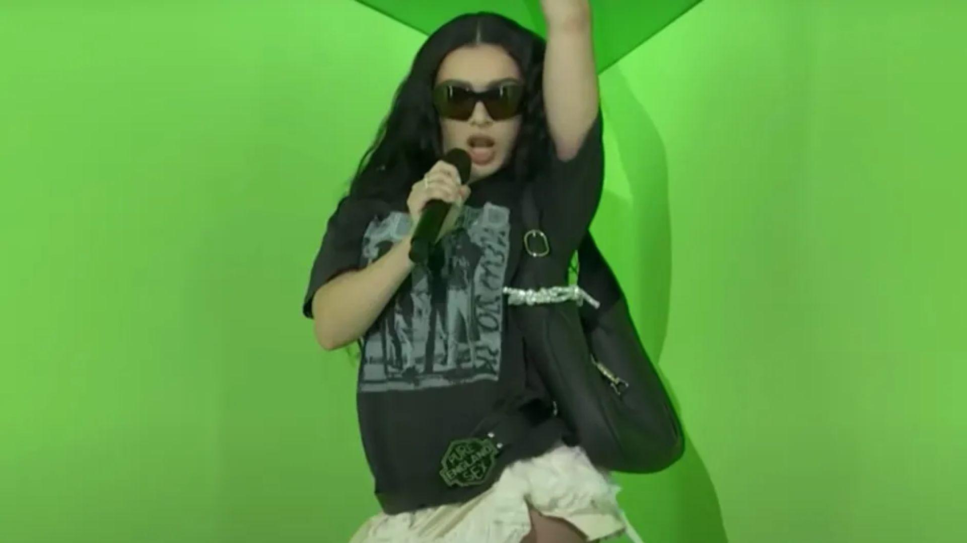 Ya hay tráiler para la esperada película escrita y protagonizada por Charli XCX