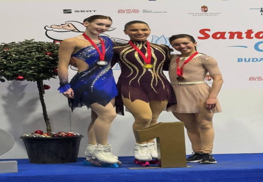 Andrea Montesinos subió a lo más alto del podio en la Copa Santa Claus de Patinaje Artístico sobre Hielo en Budapest, Hungría.