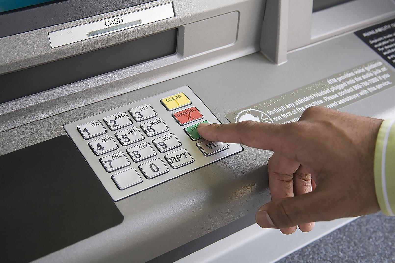 Denuncian a banda de delincuentes que vacían las cuentas desde cajeros automáticos en Puebla 