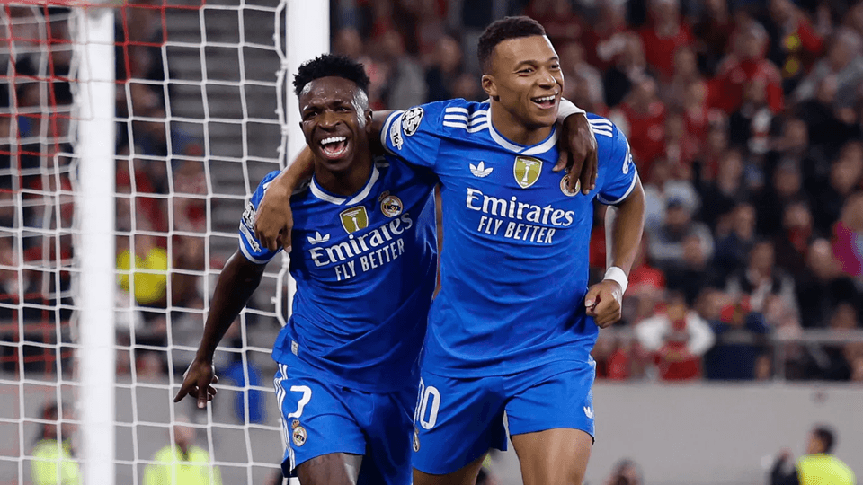 Con problema, pero Real Madrid curó sus heridas en la Champions League al ganar 4-3 al Olympiacos.