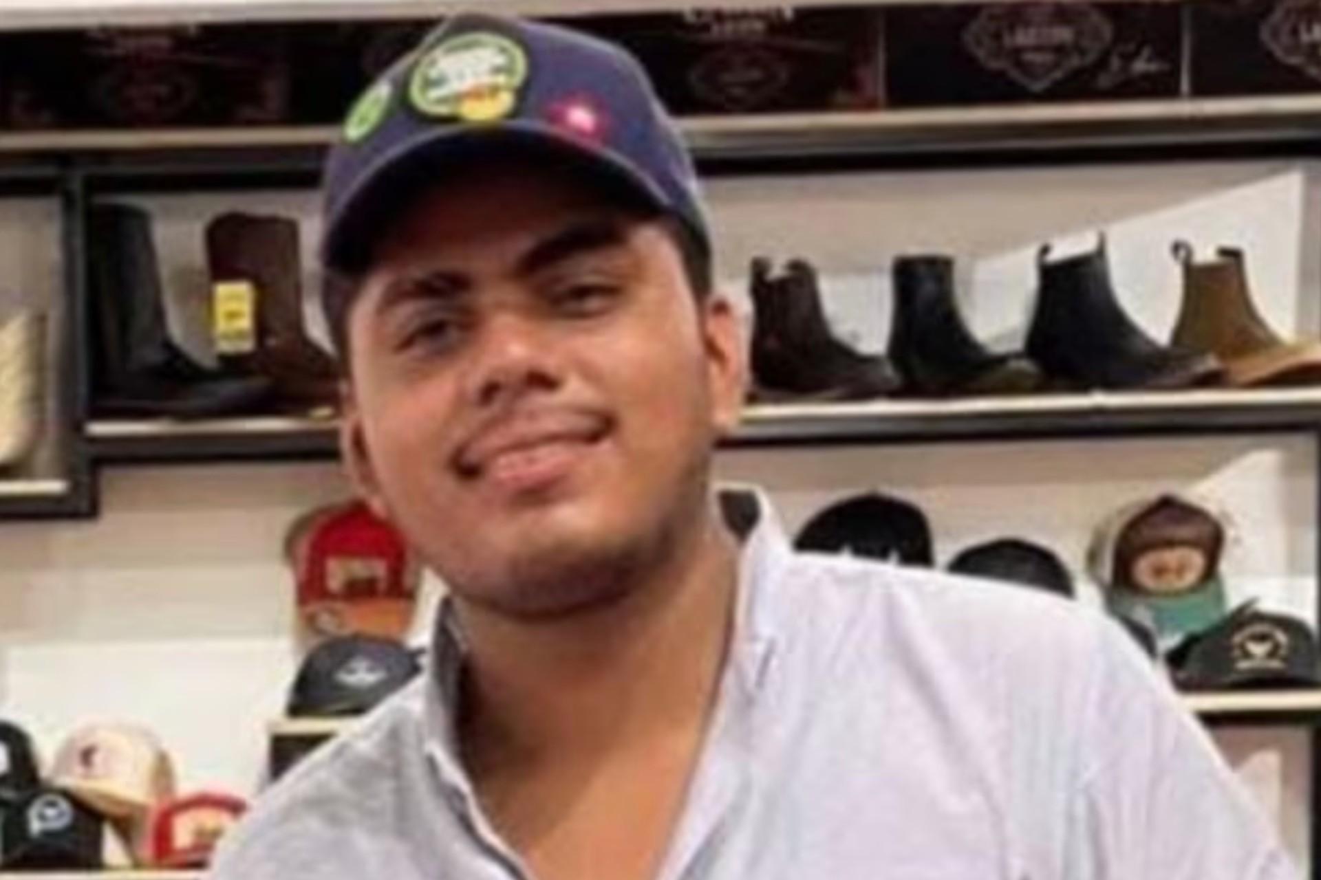 Detienen a cuatro policías de Tabasco por homicidio de un estudiante universitario.