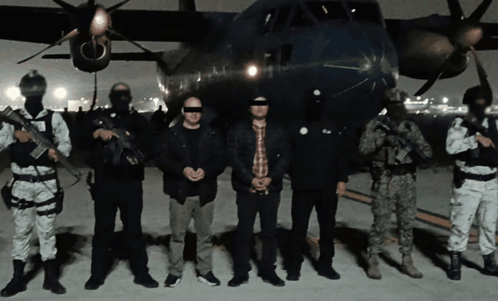 Detuvieron a Saúl "N", identificado como líder de una célula delictiva y a su jefe de escoltas, en Tijuana, Baja California.