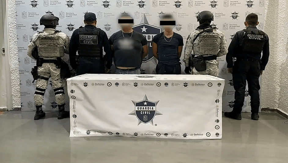 En operativos realizados en Michoacán, autoridades detienen a siete personas, aseguran dosis de droga, armas y vehículos.