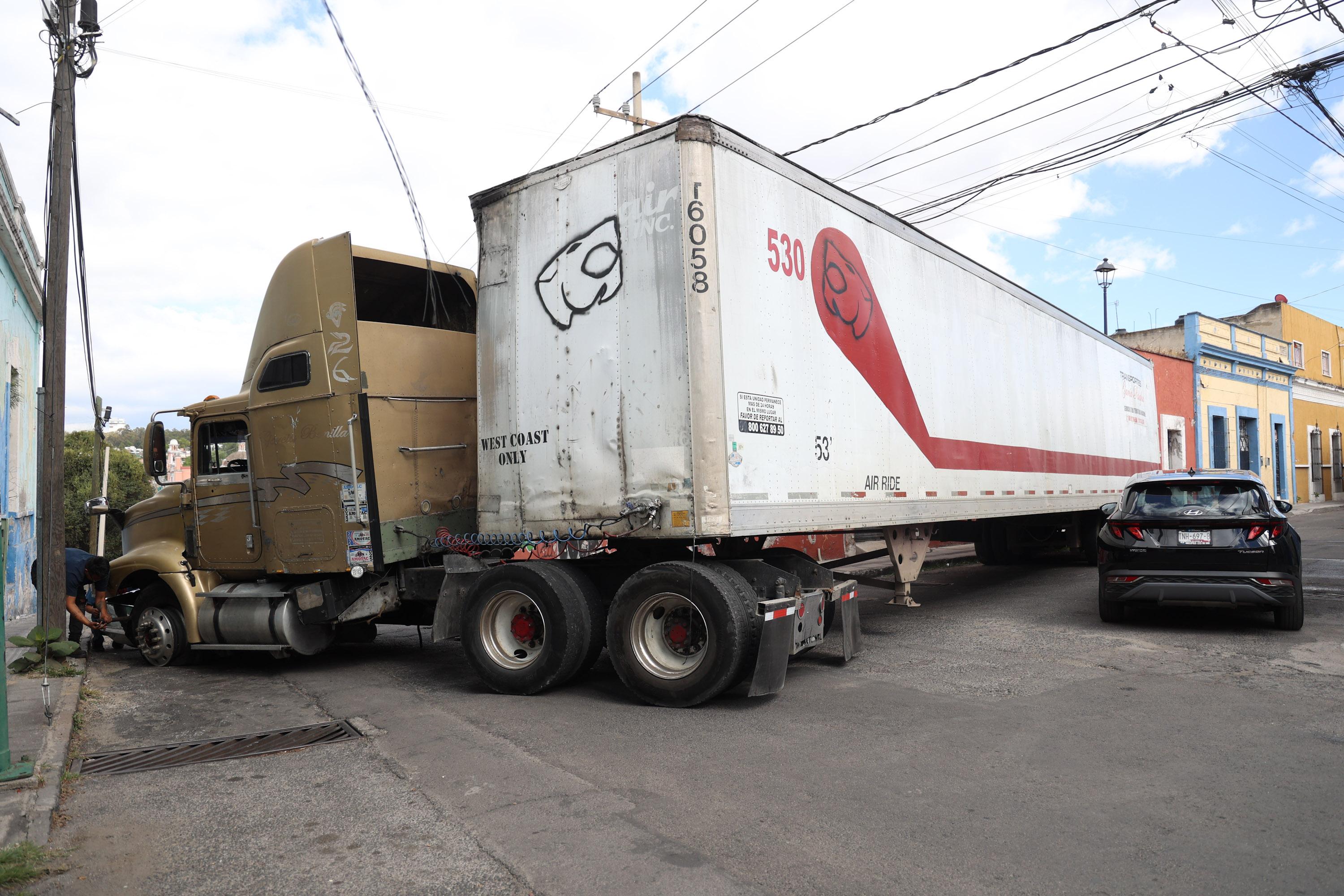 Tráiler para tráfico en la 14 Norte y 4 Oriente.