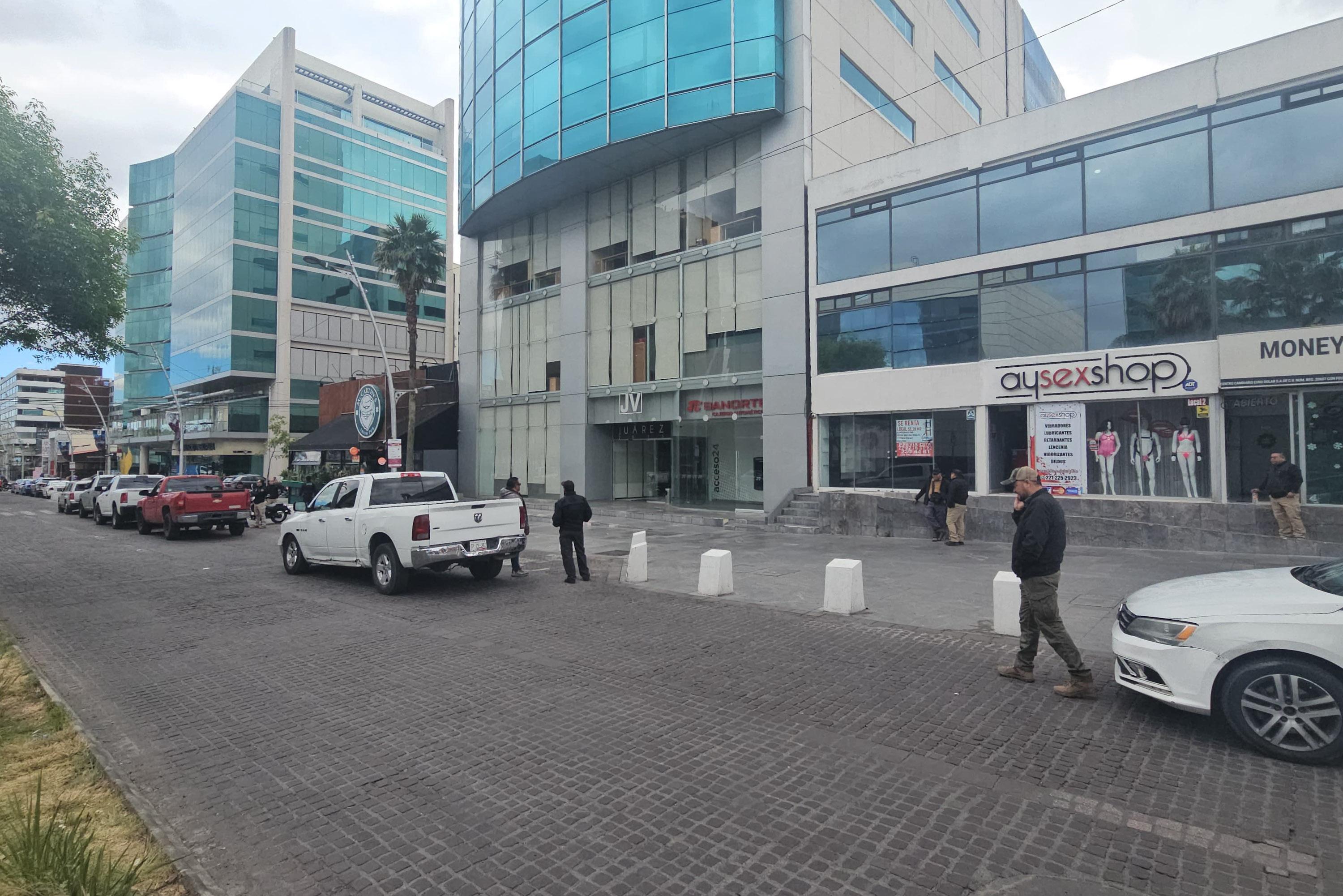 Realiza Fiscalía operativo en edificio de la Juárez  en la ciudad de Puebla.