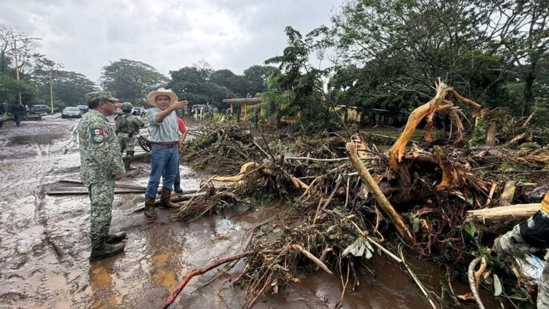 Tres órdenes de Gobierno coordinan acciones de atención en municipios de Veracruz afectados por las fuertes lluvias.