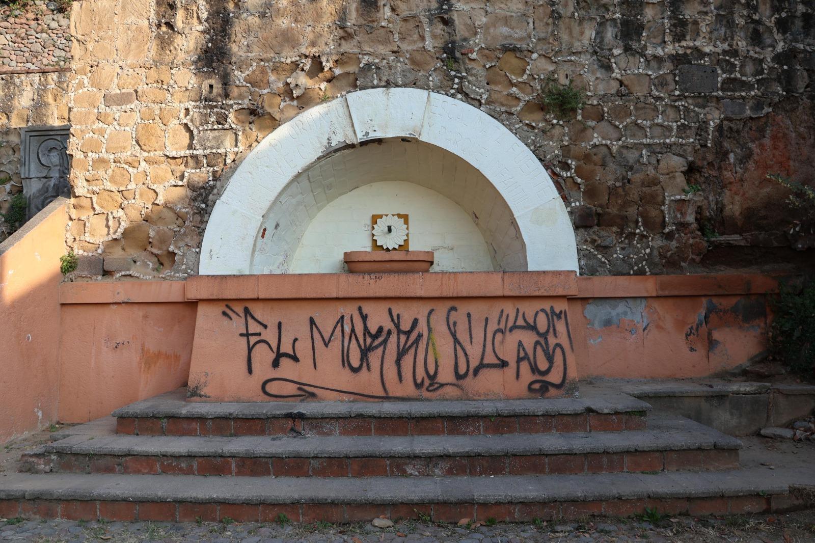 Vandalismo afecta áreas de descanso en la Capilla del Vecino.