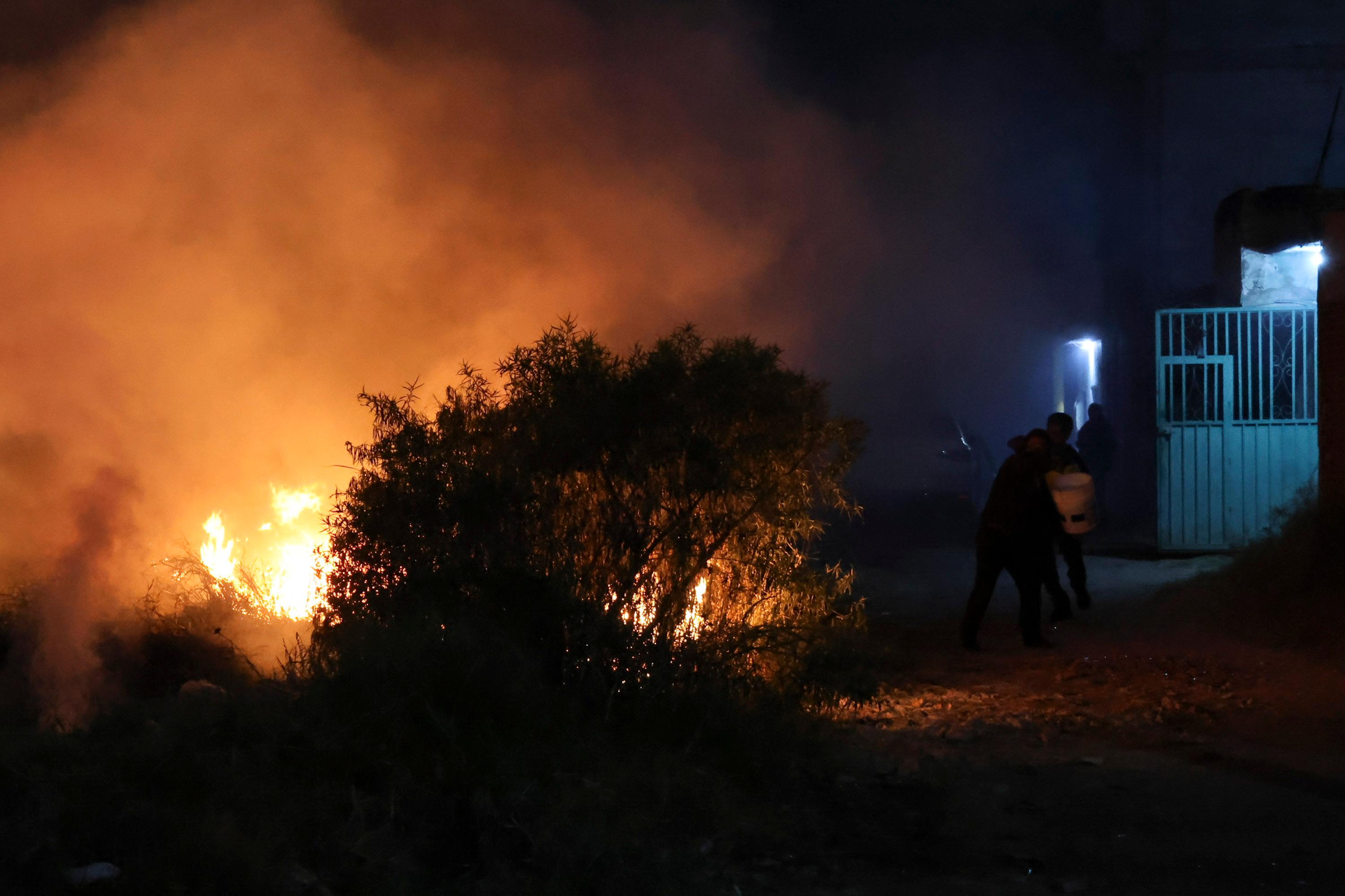 Conato de incendio es sofocado por vecinos en Colonia Alberto de la Fuente en Puebla.