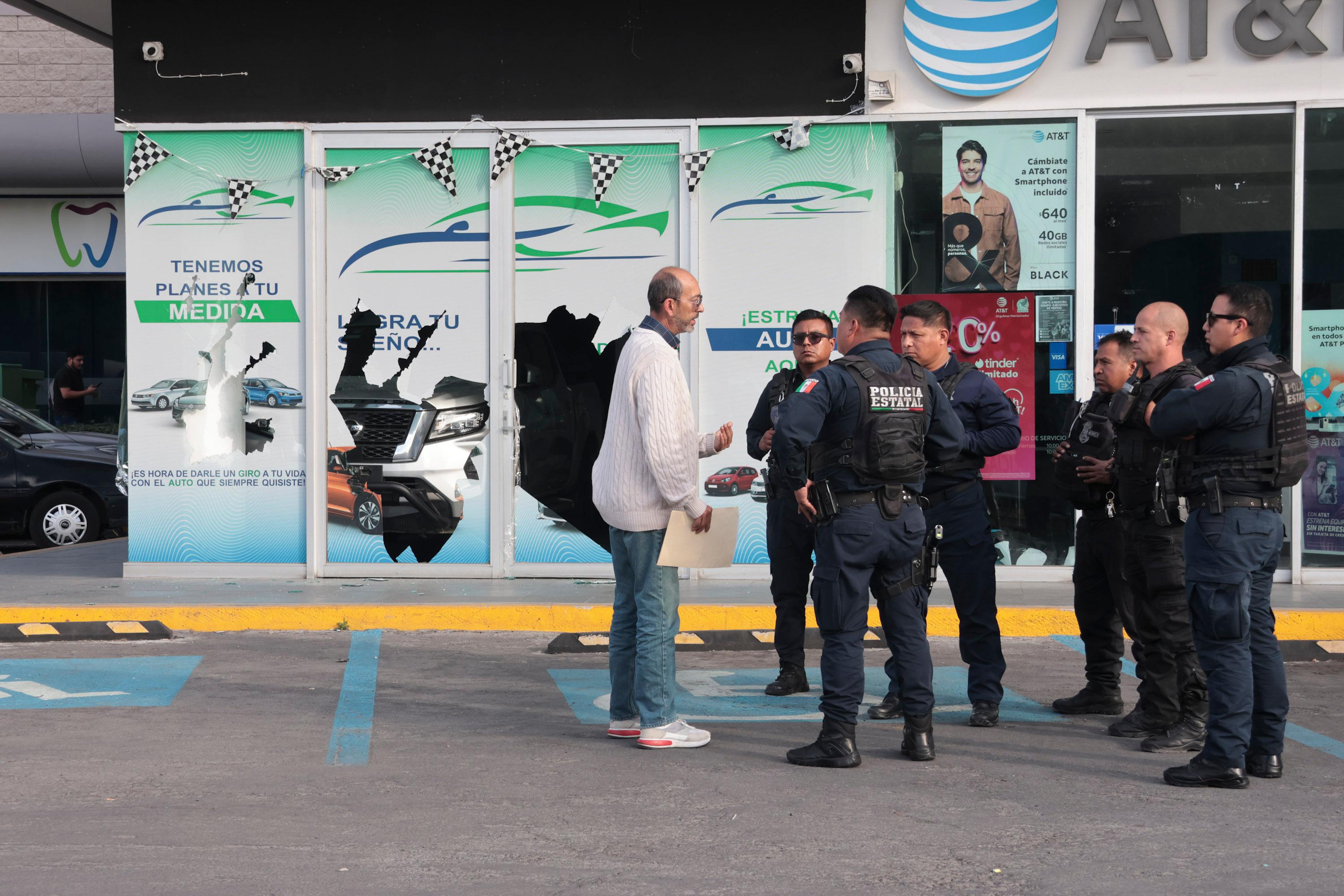 Ciudadanos señalan fraude en Financiera de Autos CAEX en la ciudad de Puebla.