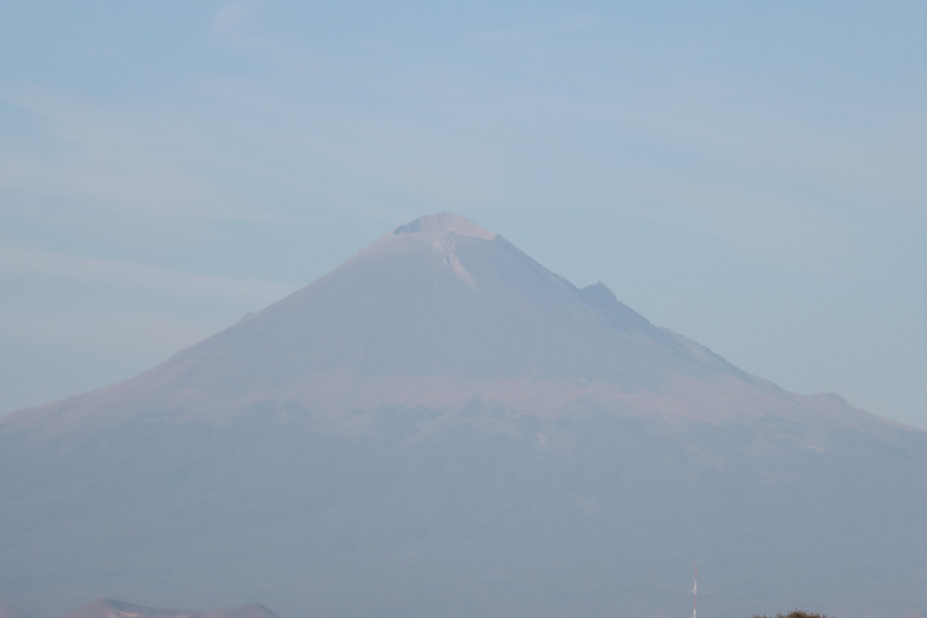 Volcán Popocatépetl se mantiene visible este fin de semana desde Puebla.