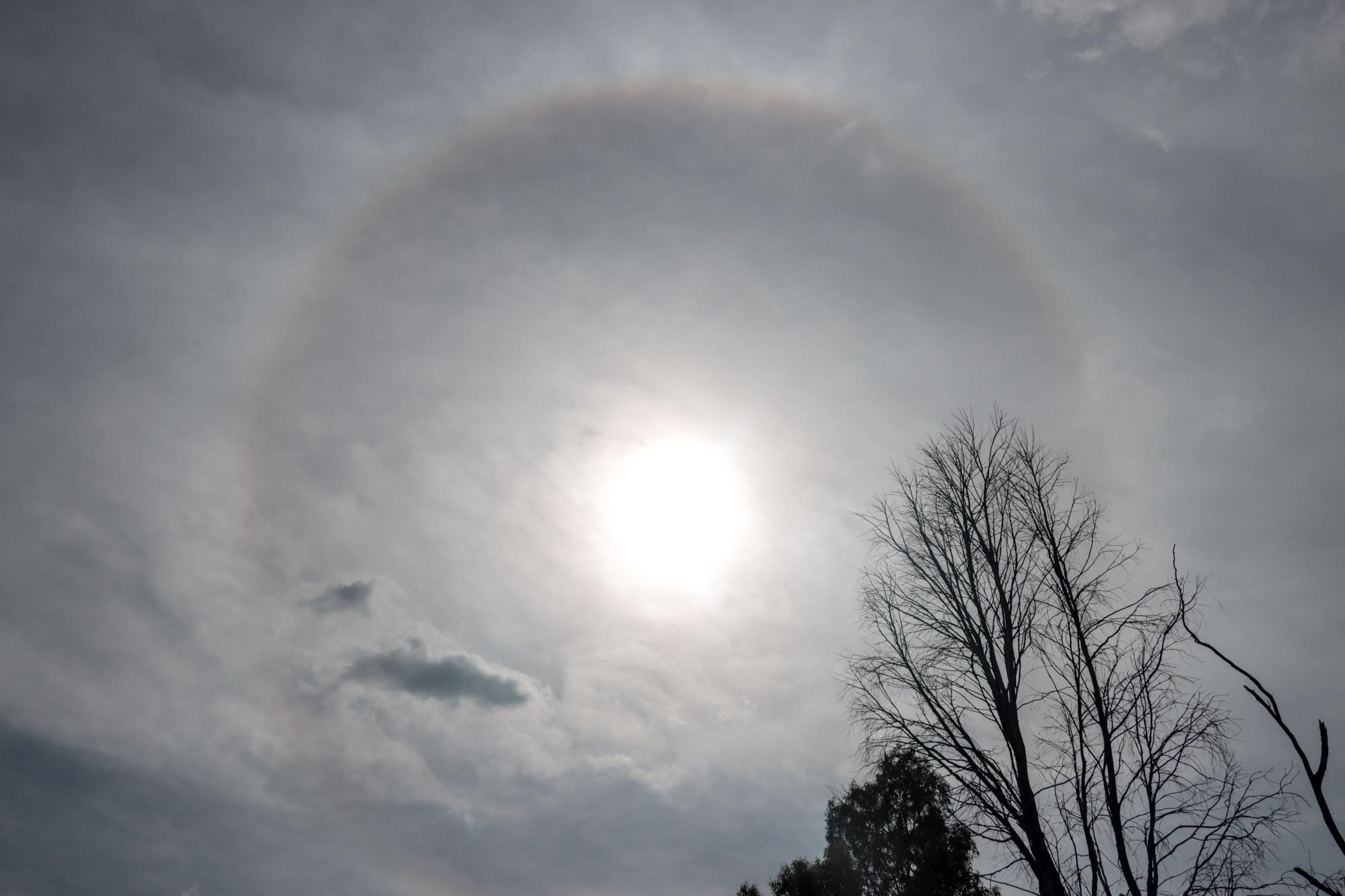 Halo solar en cielo poblano.