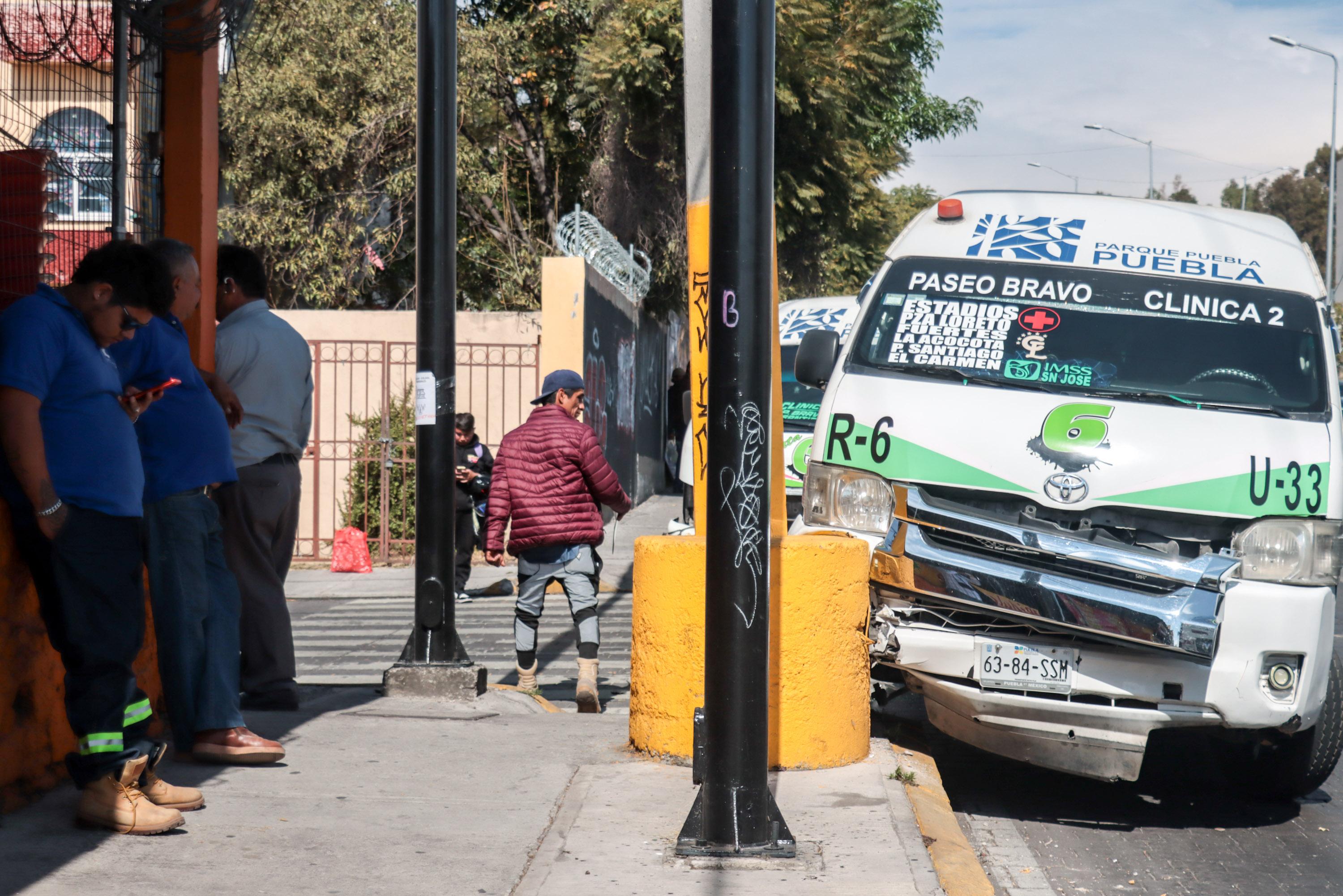 Accidente entre dos unidades de la ruta 6, deja 10 heridos en la Calzada Zaragoza.