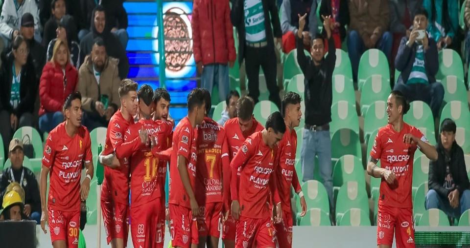 Necaxa derrotó 3-1 a Santos.