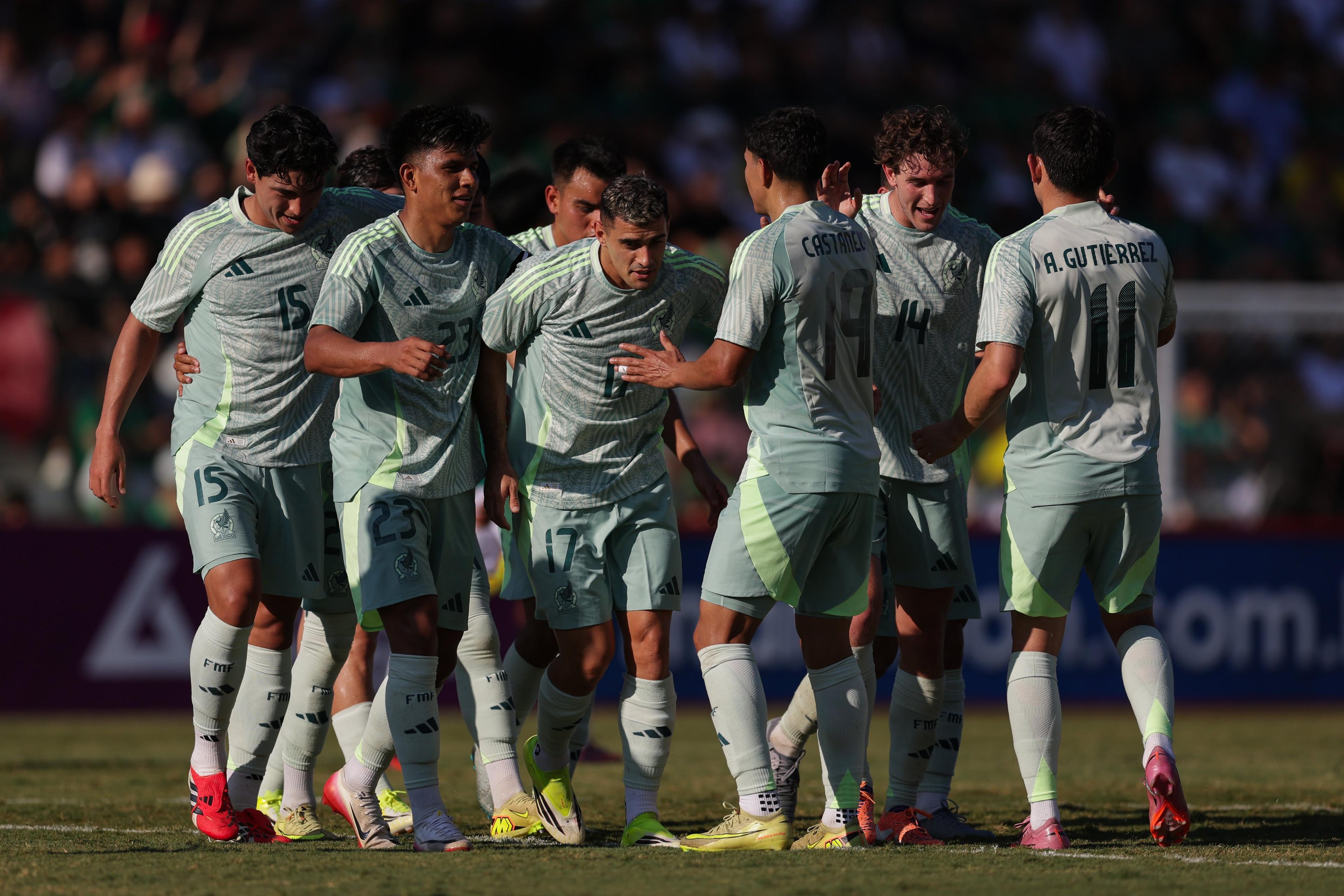 México vence 1-0 a Bolivia.