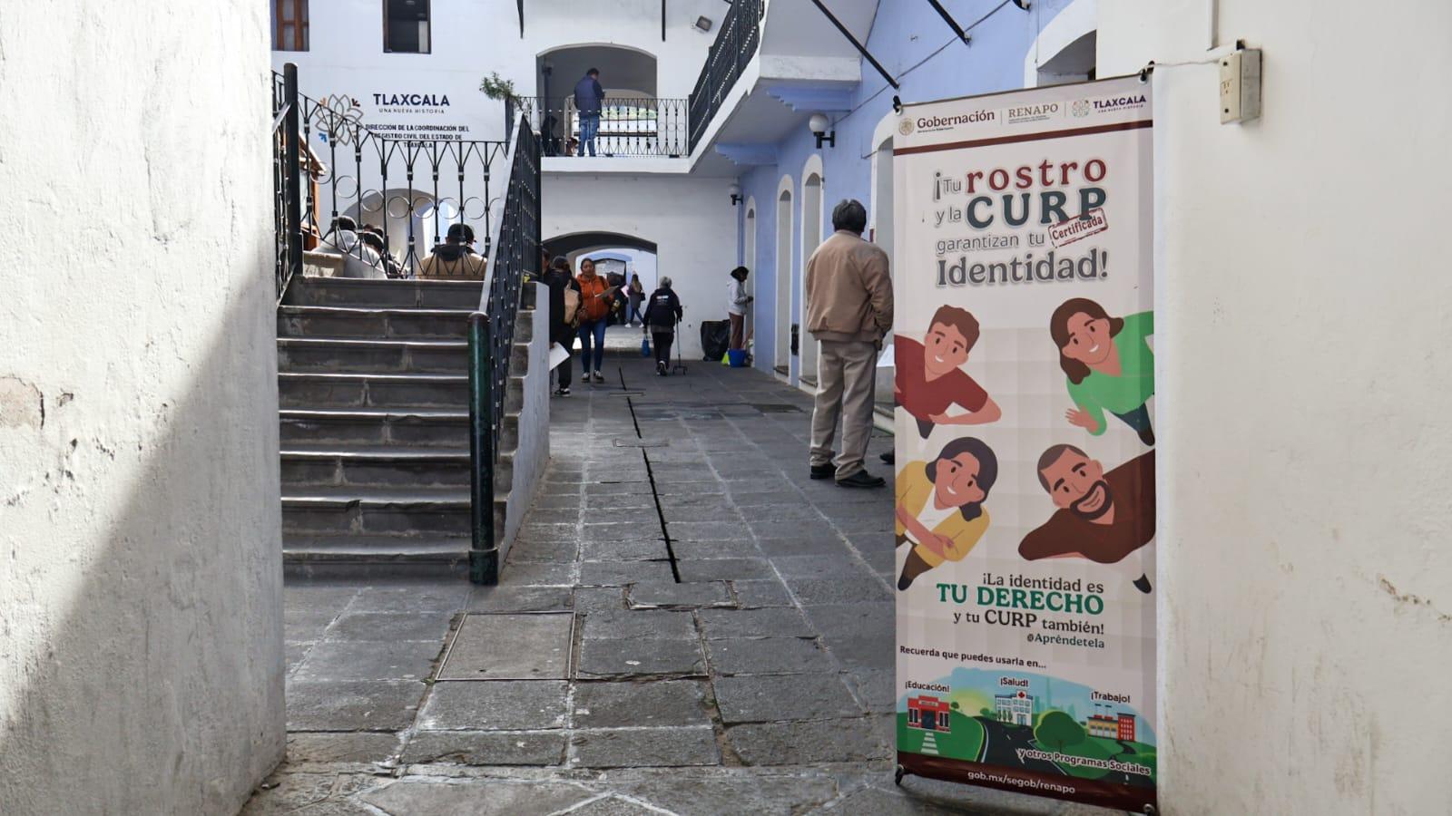 Alta afluencia por trámite de la CURP biométrica en Tlaxcala.