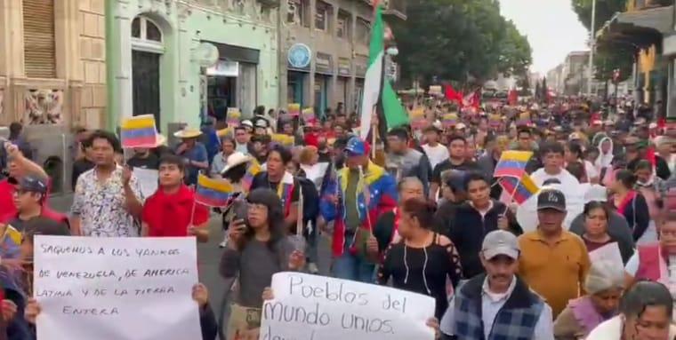 Poblanos se manifiestan a favor del pueblo venezolano.