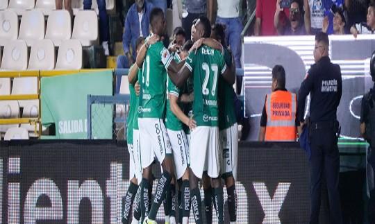Con problemas, pero León venció 2-1 a Santos.