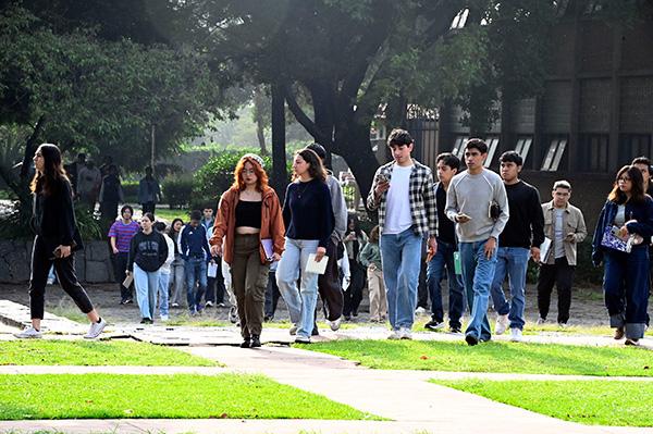 Miles de estudiantes y personal académico de la UNAM inician el semestre 2026-2.
