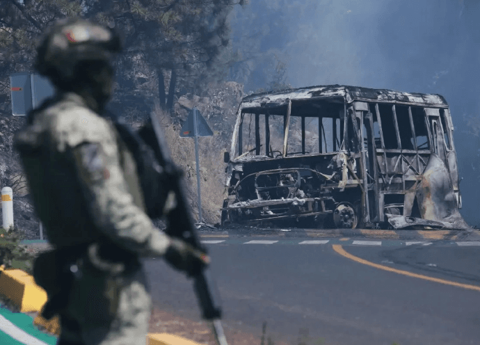 Estados Unidos cancela alerta de seguridad tras violencia por abatimiento de "El Mencho".