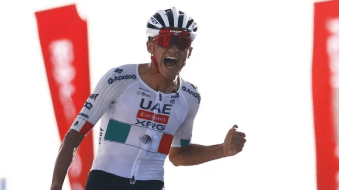 Mexicano Isaac del Toro sube al segundo puesto del ranking UCI.