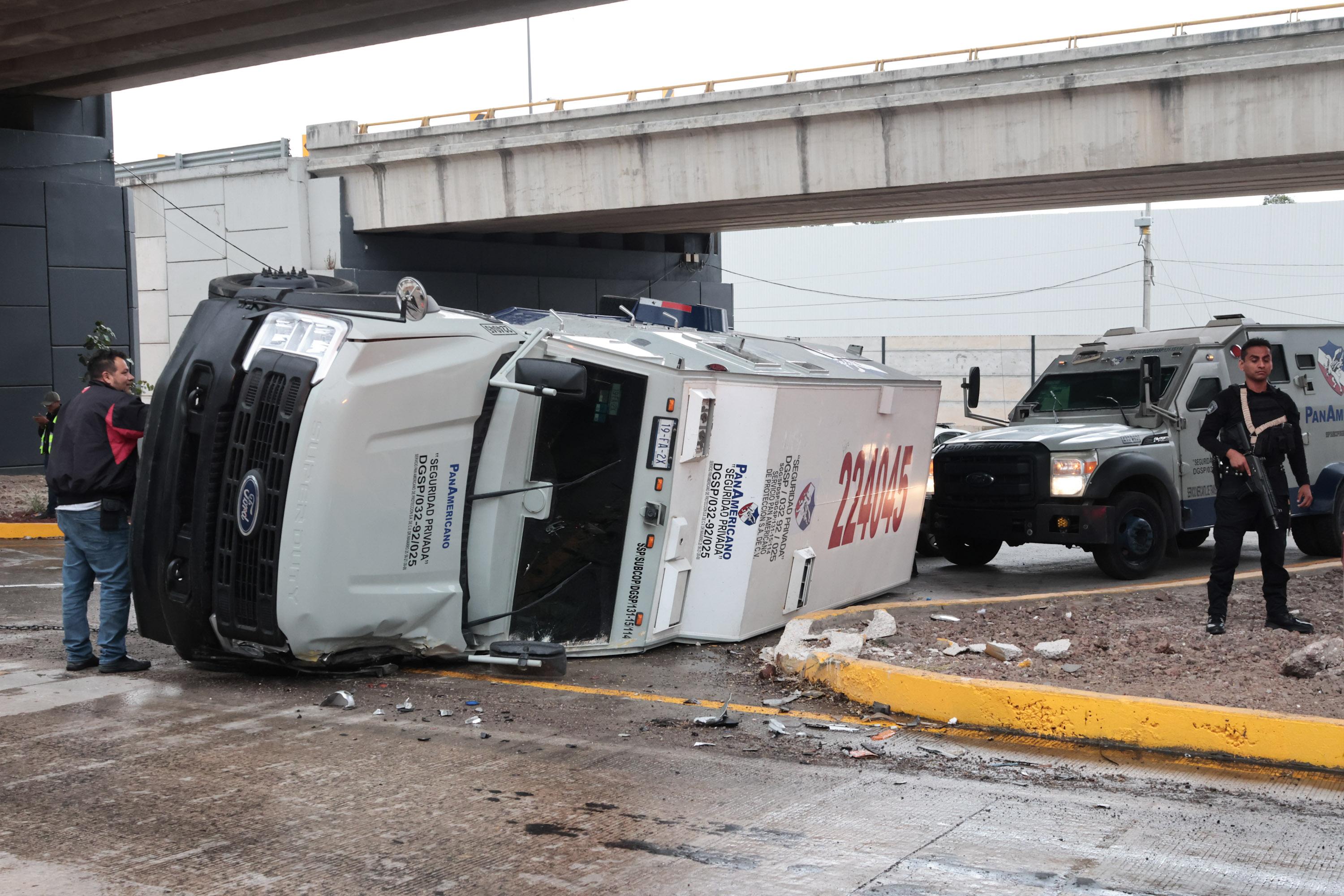 Se registra volcadura de Camión de Valores en Valsequillo.