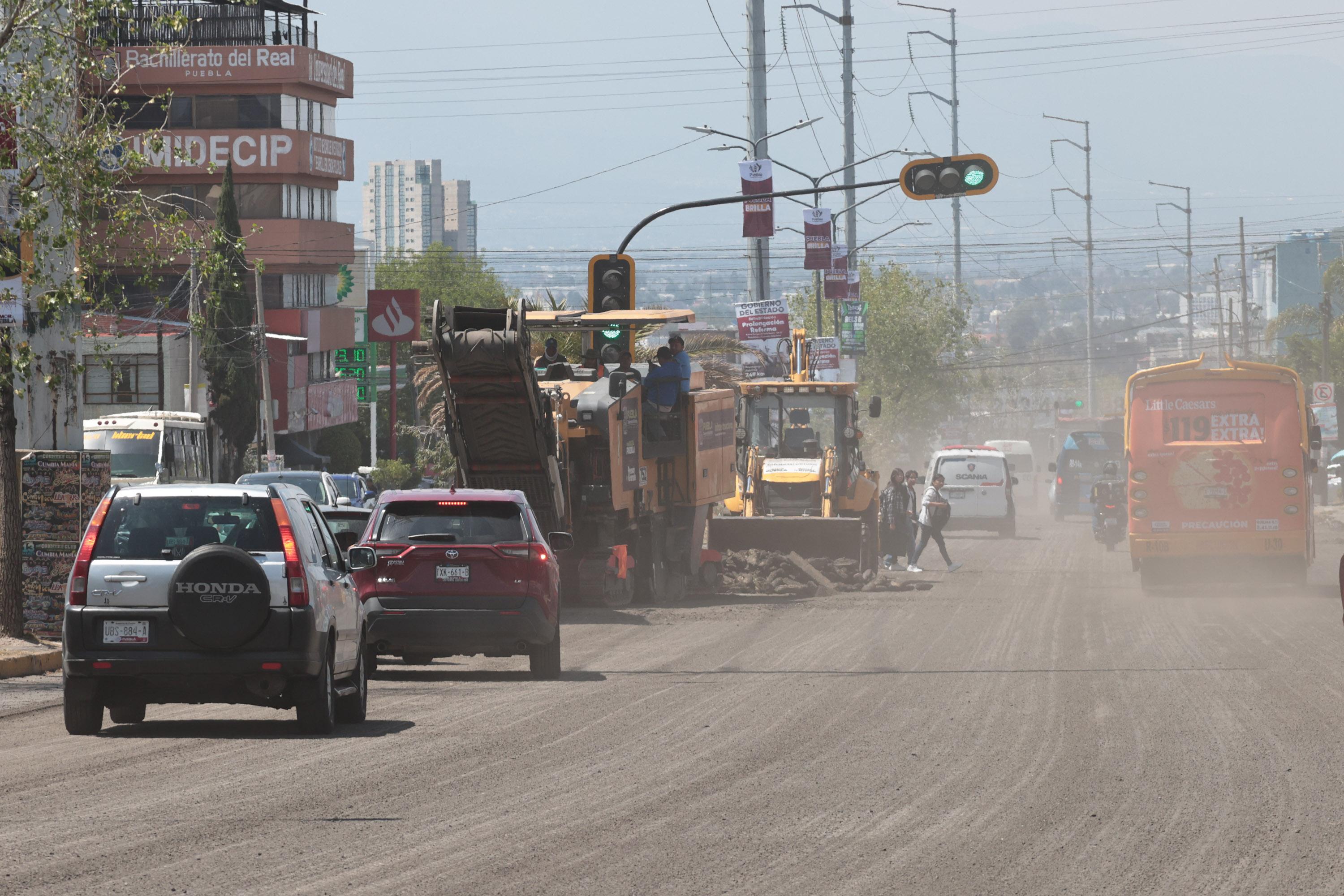 Conduce con precaución, obras de rehabilitación en Prolongación Reforma.