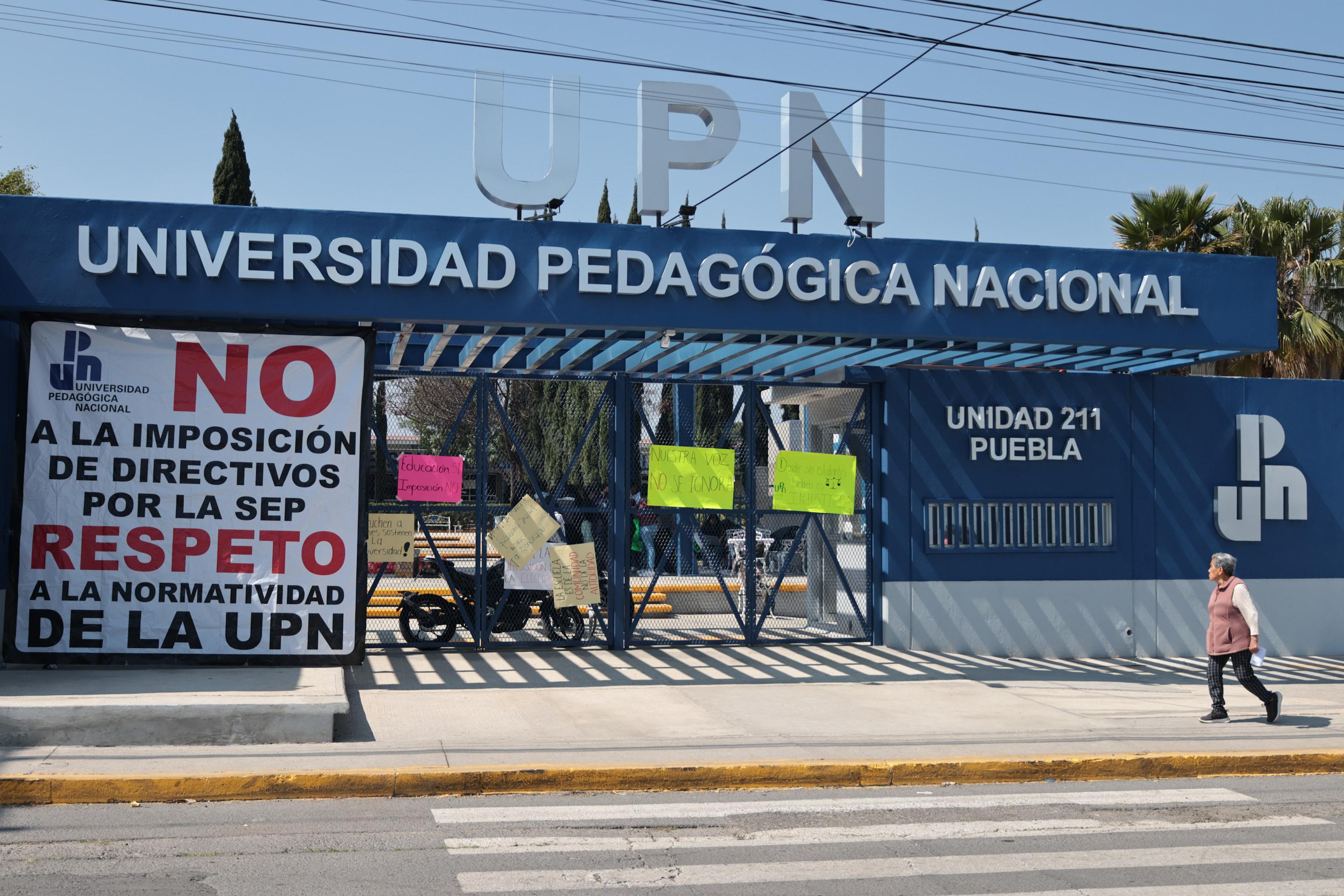 Estudiantes toman la UPN 211 en Puebla, piden restitución del exdirector.