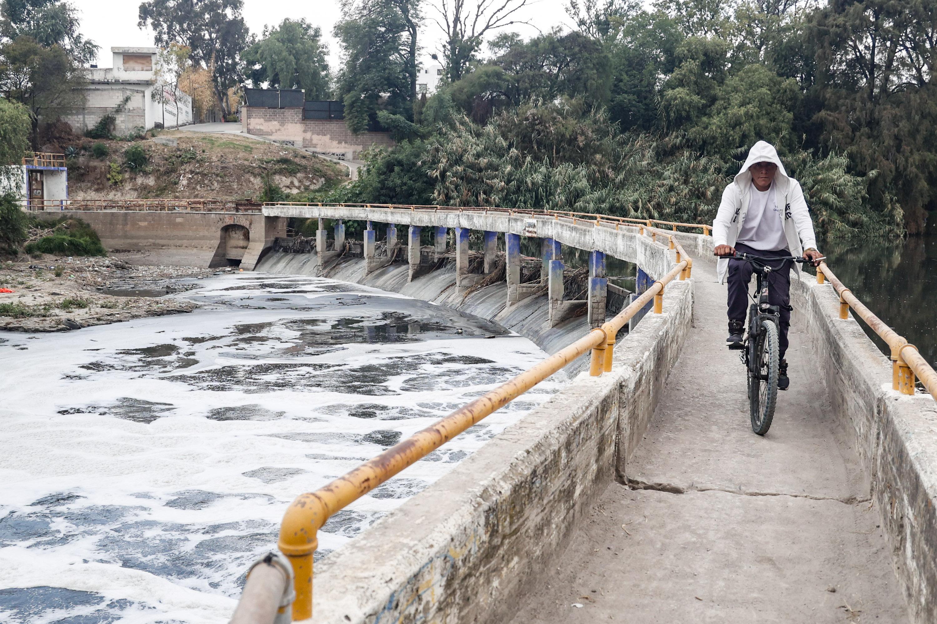 Rehabilitarán puente peatonal Paso de los Gallos en Puebla.