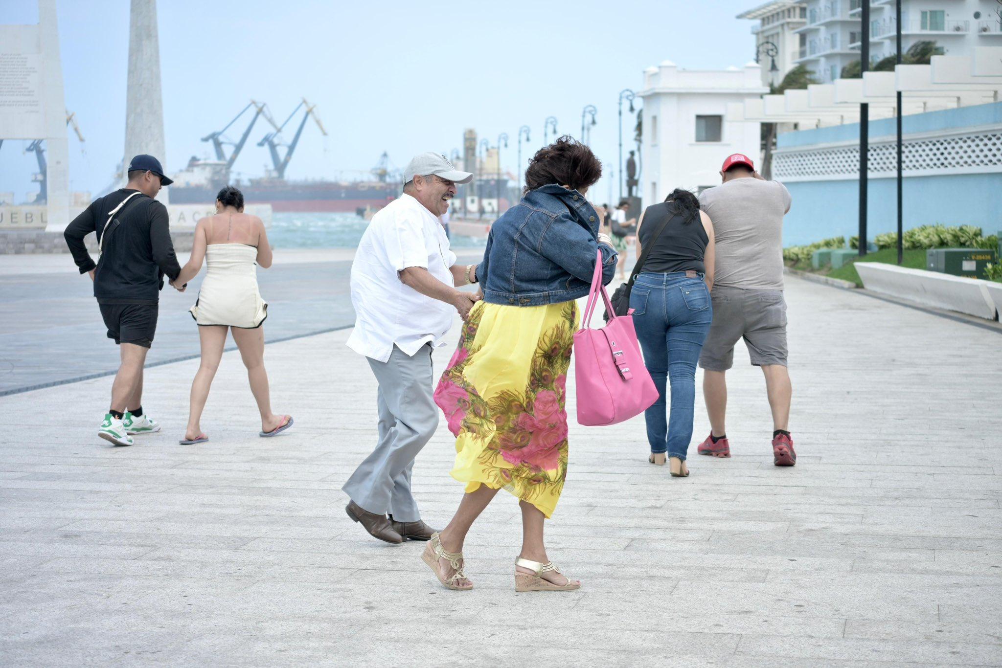 Se registran rachas de viento de hasta 120 km/h en Veracruz.