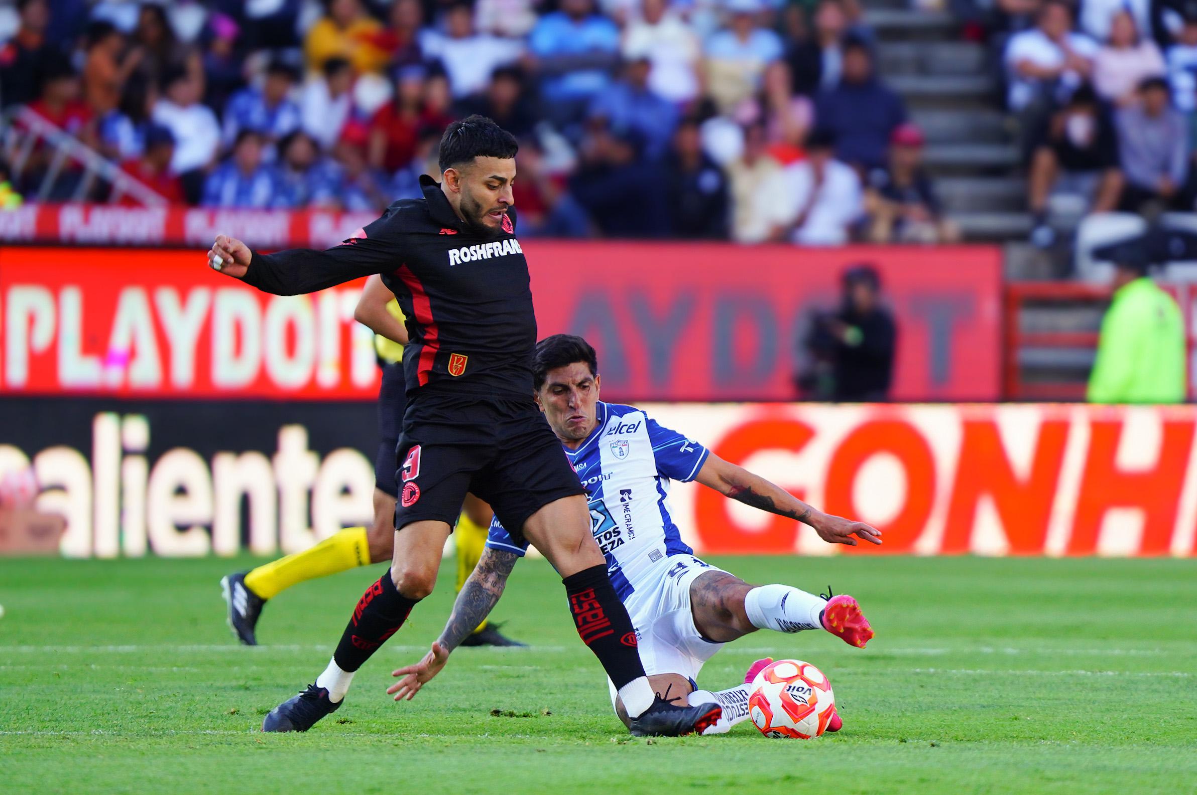 Toluca mantiene el invicto y termina empatado con Pachuca.