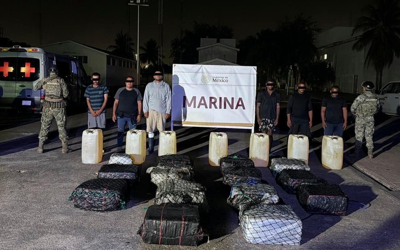 En operación marítima, Semar asegura embarcación con cocaína en Michoacán.