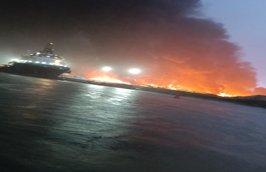 Se registra incendio en las inmediaciones de la Refinería Olmeca en Paraíso, Tabasco.