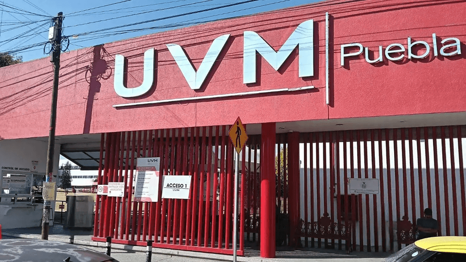 Profeco suspende actividades comerciales a la UVM Puebla.