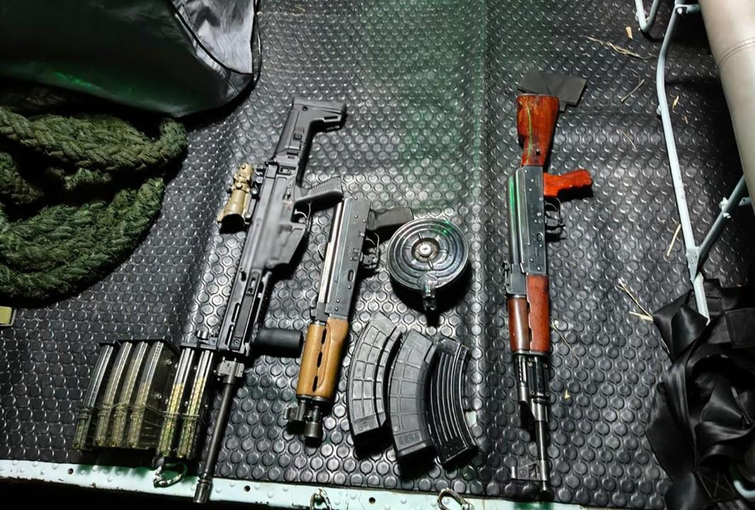 Autoridades Federales detienen a cuatro personas y aseguran un laboratorio clandestino en Sinaloa.