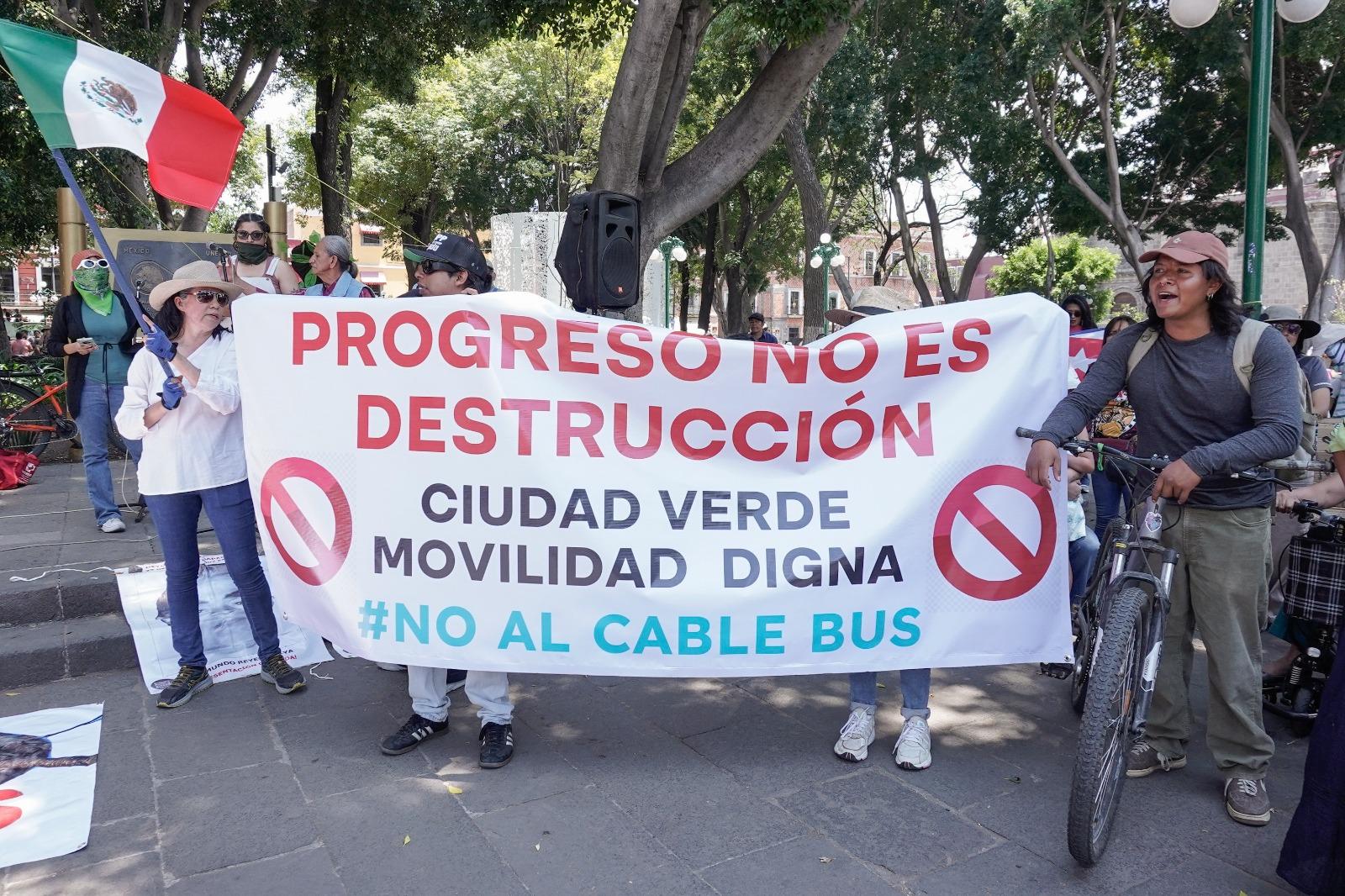 Ambientalista en Puebla se manifiestan en contra de la construcción del Cablebús.