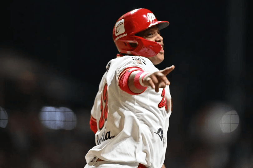 El campeón Diablos Rojos abre temporada con triunfo.