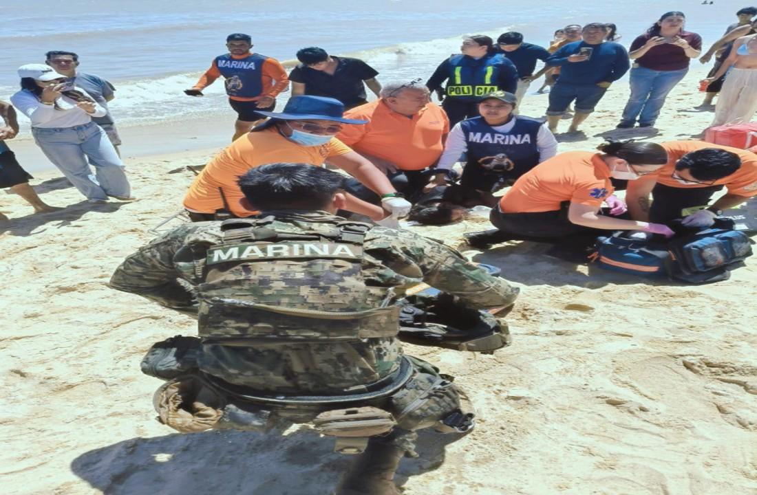 Marina realiza rescate de una persona en playa el Malecón, San Felipe Baja California.