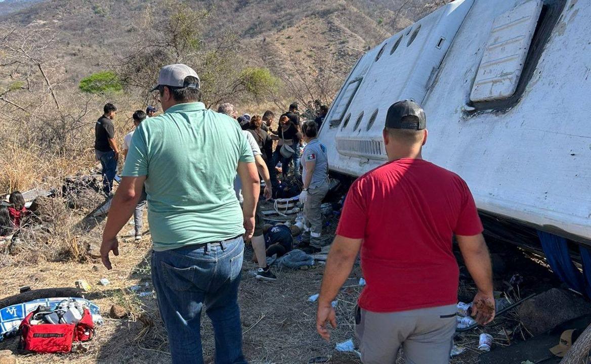 Deja accidente de autobús en Nayarit siete muertos.