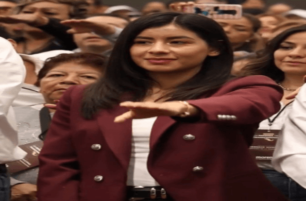 Gaby la Bonita Sánchez toma protesta de un comité seccional de Morena en Puebla.