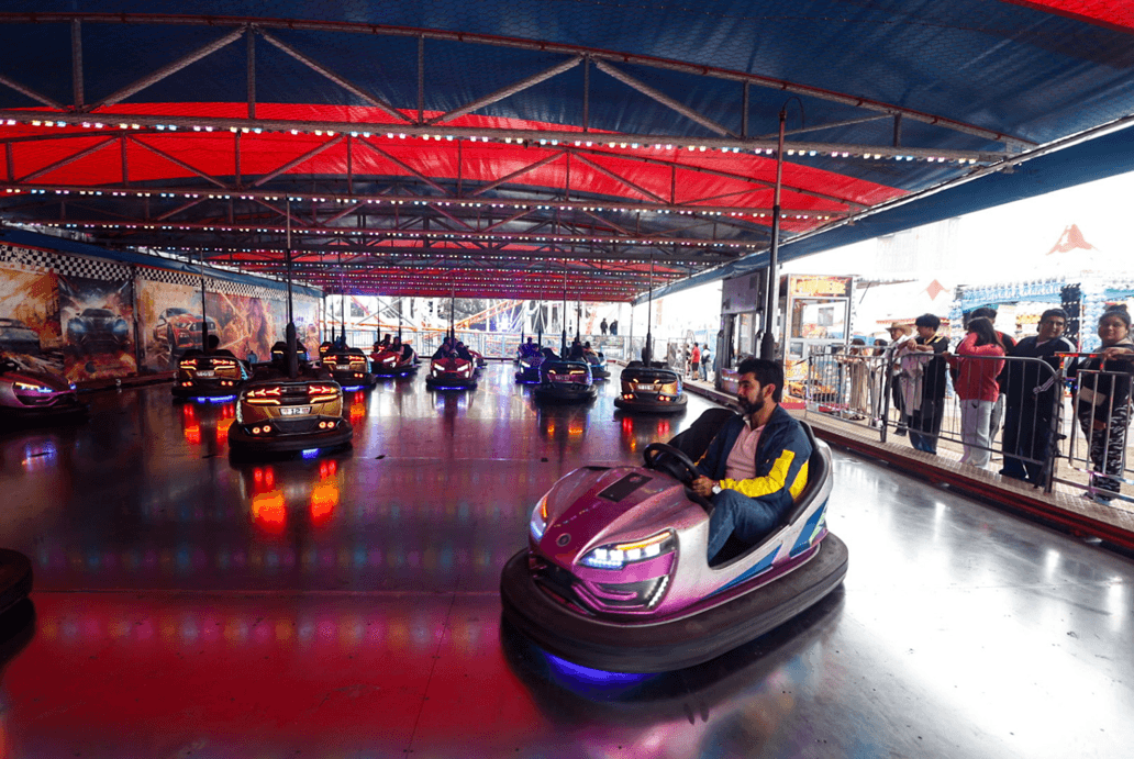 Visitantes aprovechan el último día de la Feria de Puebla.