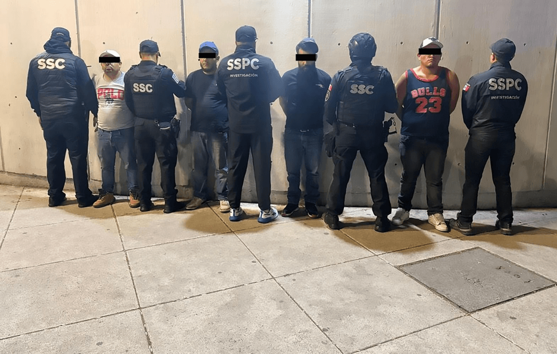 En la CDMX, detienen a cuatro por transportar droga en cajas de huevo.